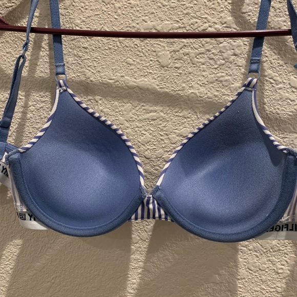 Bras - Picture 3 of 4